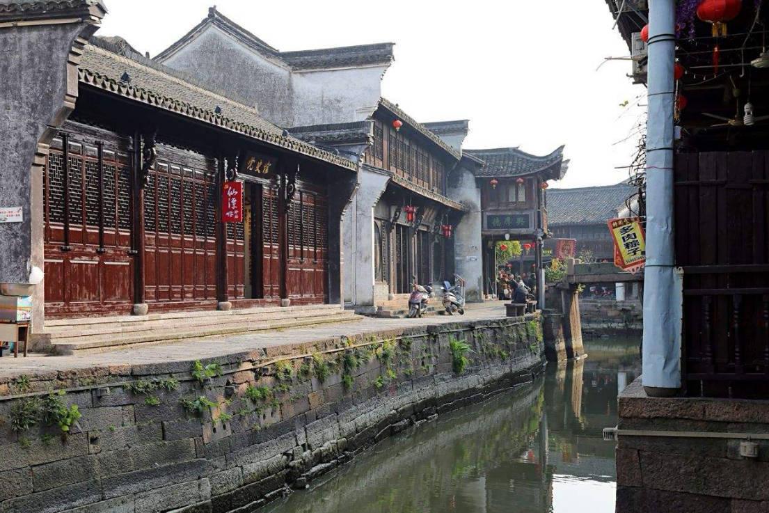 保洁阿姨家里都这样放地毯，地面全年不打扫，依然一尘不染
